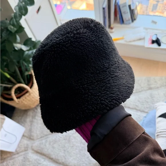 Alo teddy hat - Picture 2 of 3